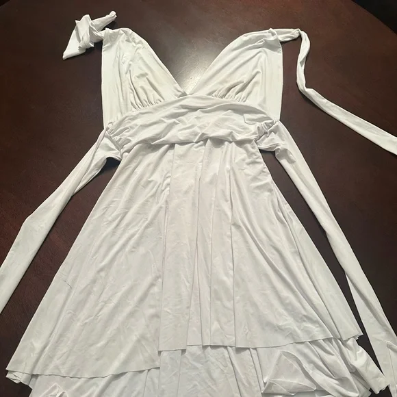 Elegant White Halter Dress - Picture 3 of 3